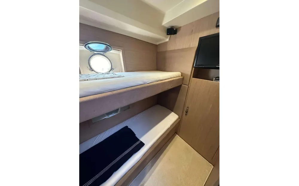 slider 10 Beneteau Monte Carlo 5