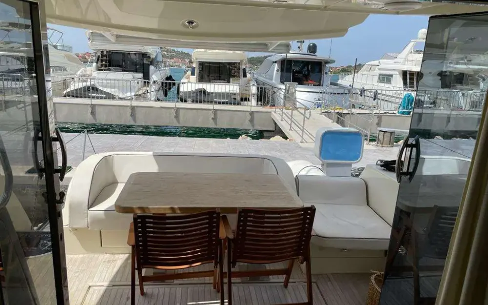 slider 1 Beneteau Monte Carlo 5