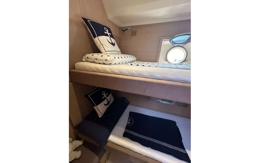 slider 5 Beneteau Monte Carlo 5