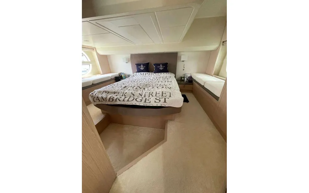 slider 6 Beneteau Monte Carlo 5