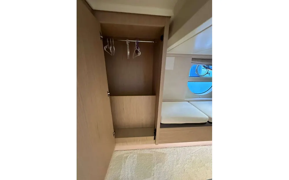 slider 8 Beneteau Monte Carlo 5