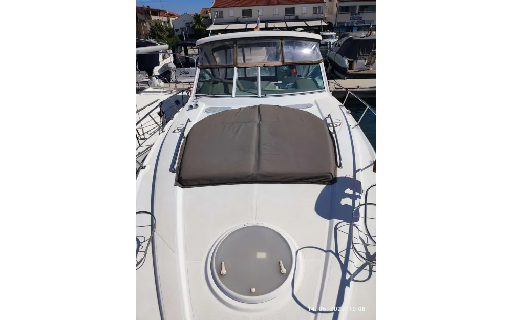 slider 8 Cruisers Yachts  360