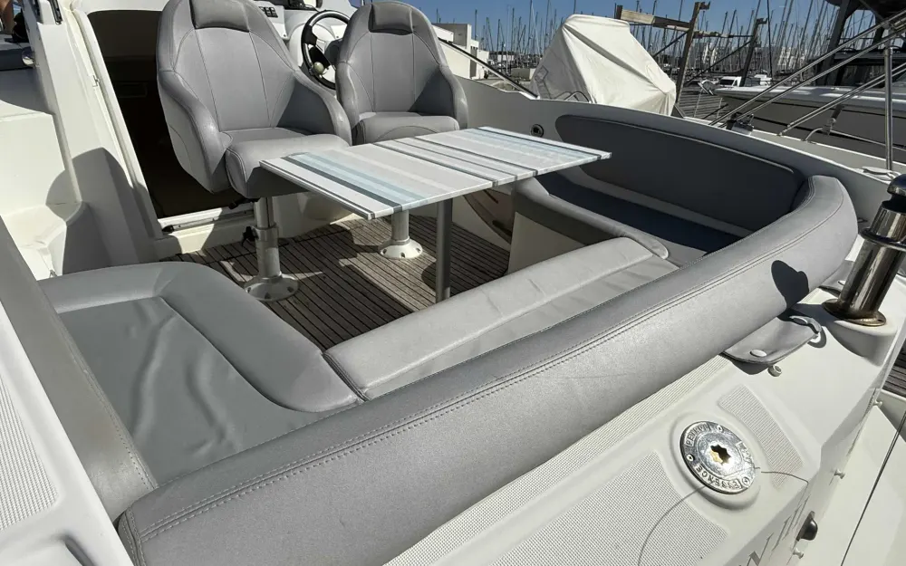 slider 4 Beneteau Flyer 750 Sun Deck