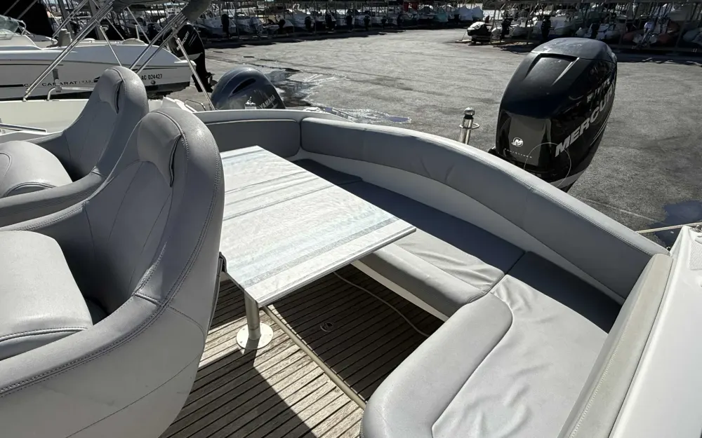 slider 5 Beneteau Flyer 750 Sun Deck