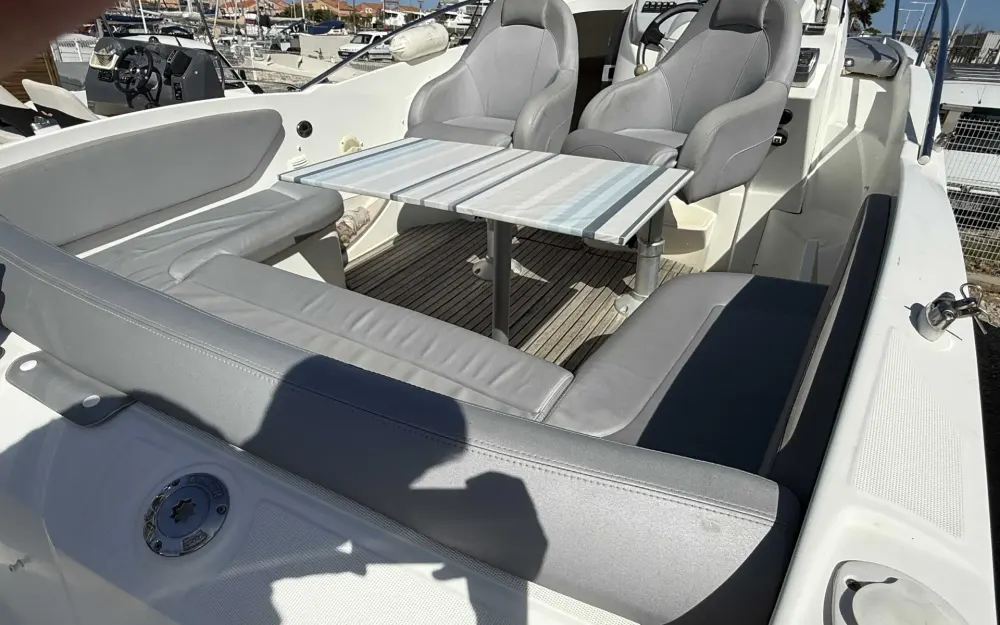 slider 6 Beneteau Flyer 750 Sun Deck