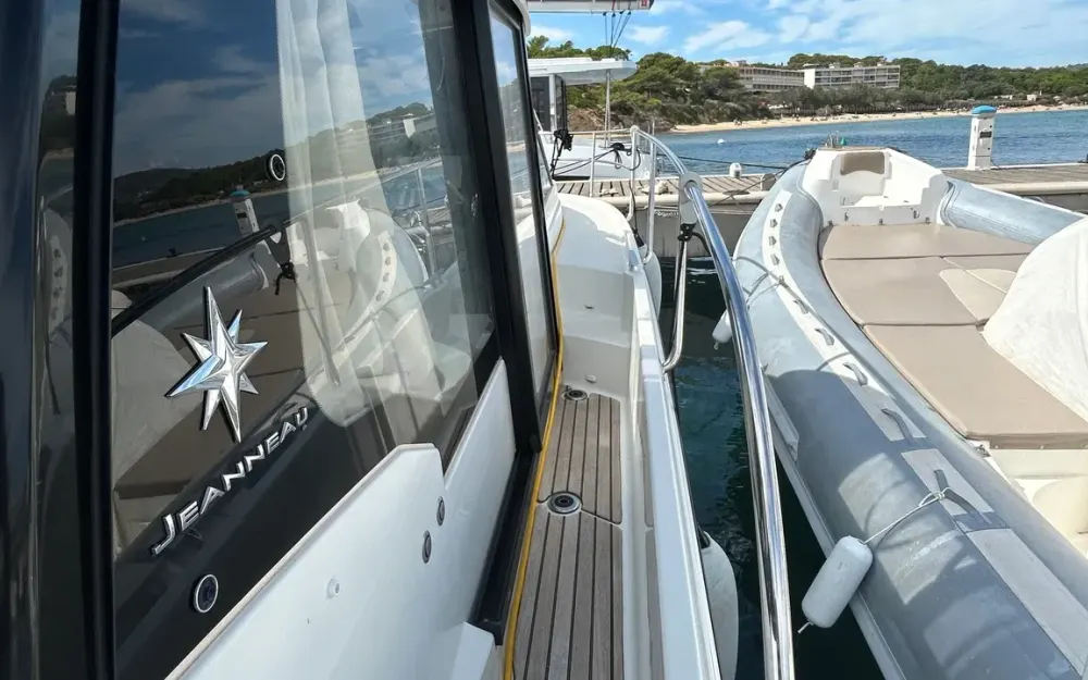 slider 3 Jeanneau Merry Fisher 895