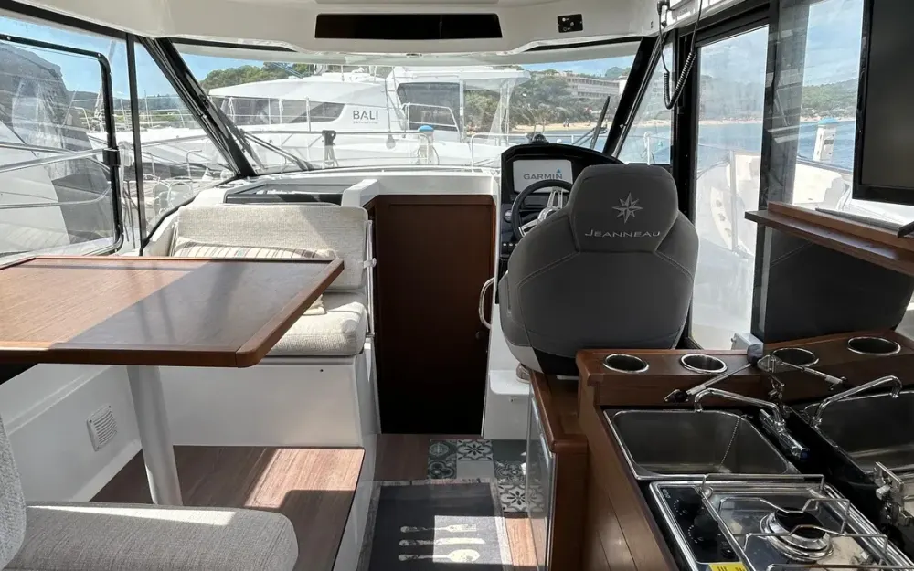 slider 2 Jeanneau Merry Fisher 895