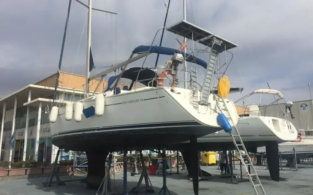 slider 10 Jeanneau Sun Odyssey 43