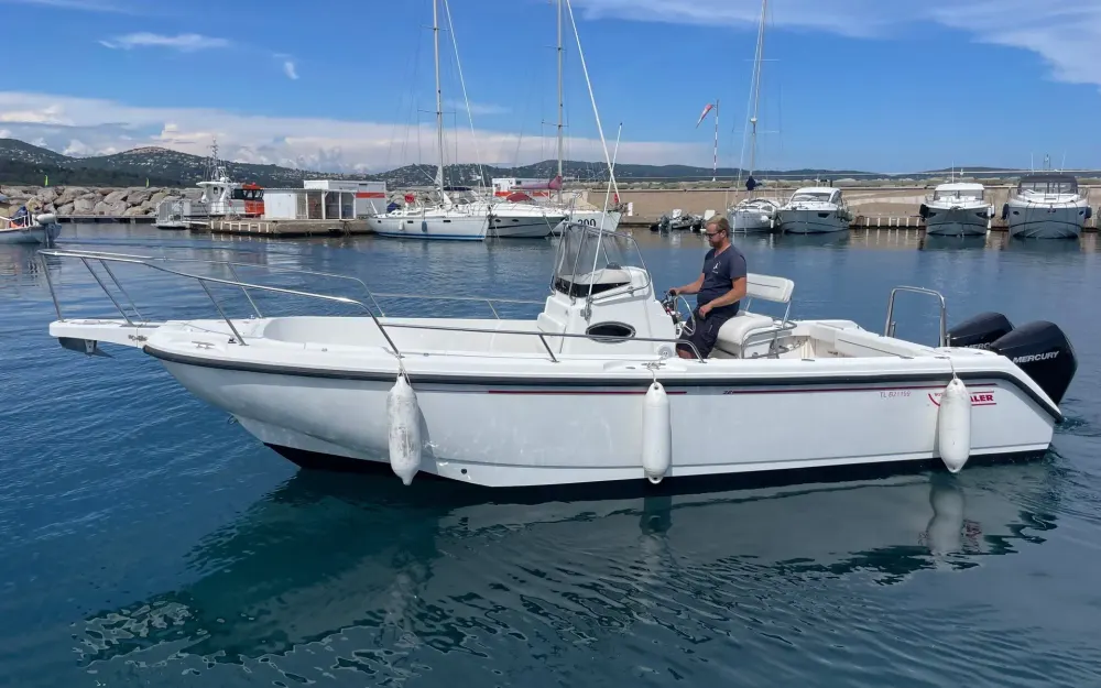 slider 0 Boston Whaler  26 Outrage