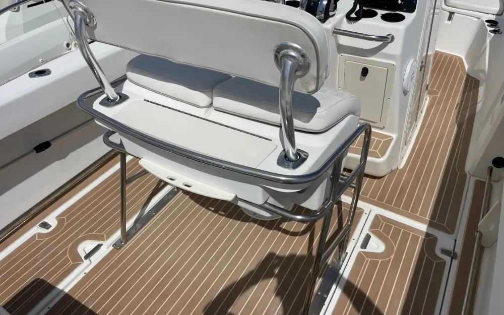 slider 11 Boston Whaler  26 Outrage