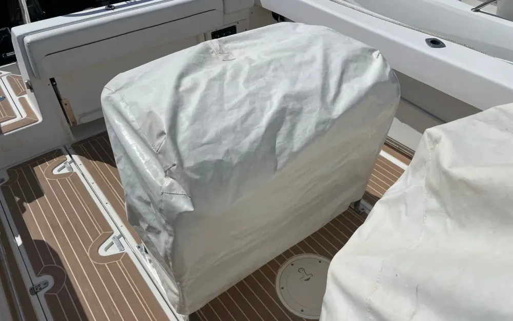 slider 16 Boston Whaler  26 Outrage