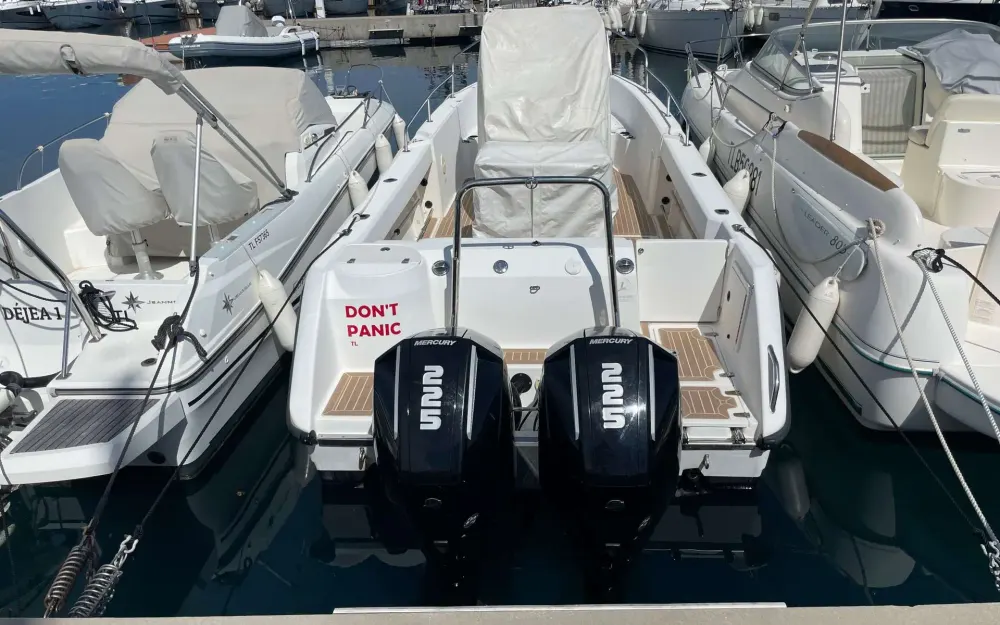 slider 17 Boston Whaler  26 Outrage