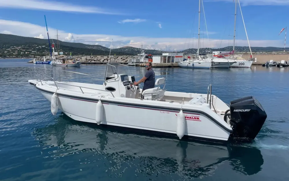 slider 1 Boston Whaler  26 Outrage