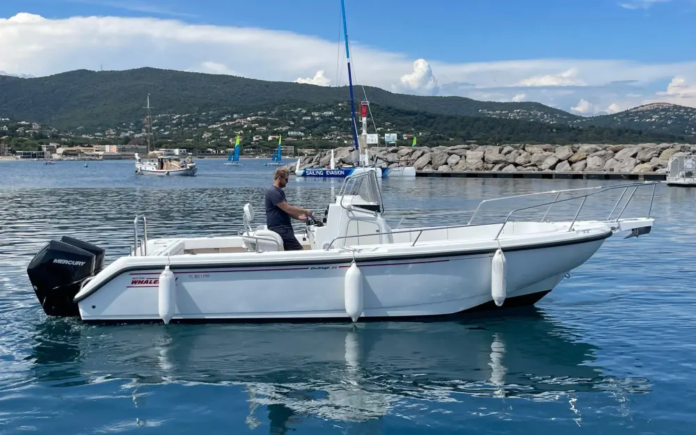 slider 4 Boston Whaler  26 Outrage