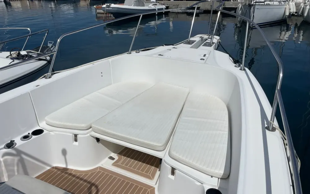 slider 5 Boston Whaler  26 Outrage