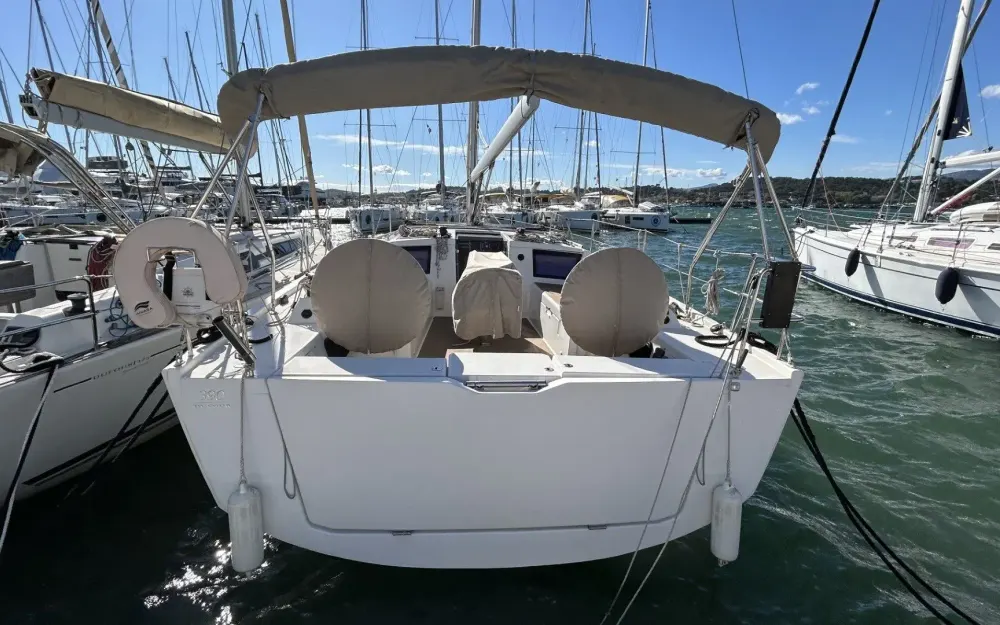 slider 3 Dufour  390 Grand Large
