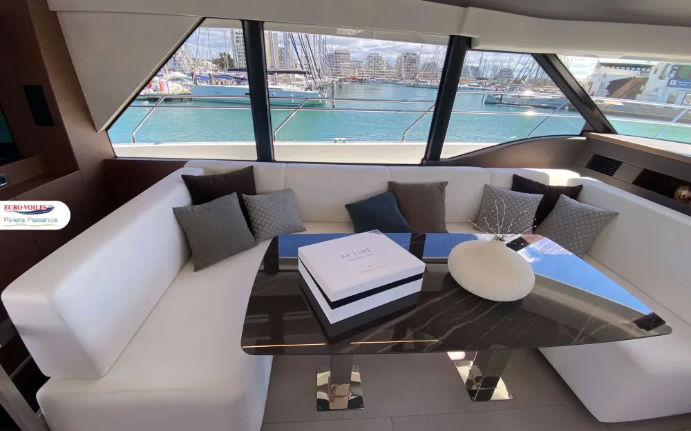 slider 9 Prestige Yachts M48