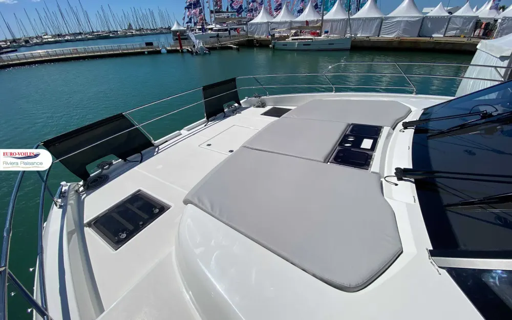 slider 18 Prestige Yachts M48