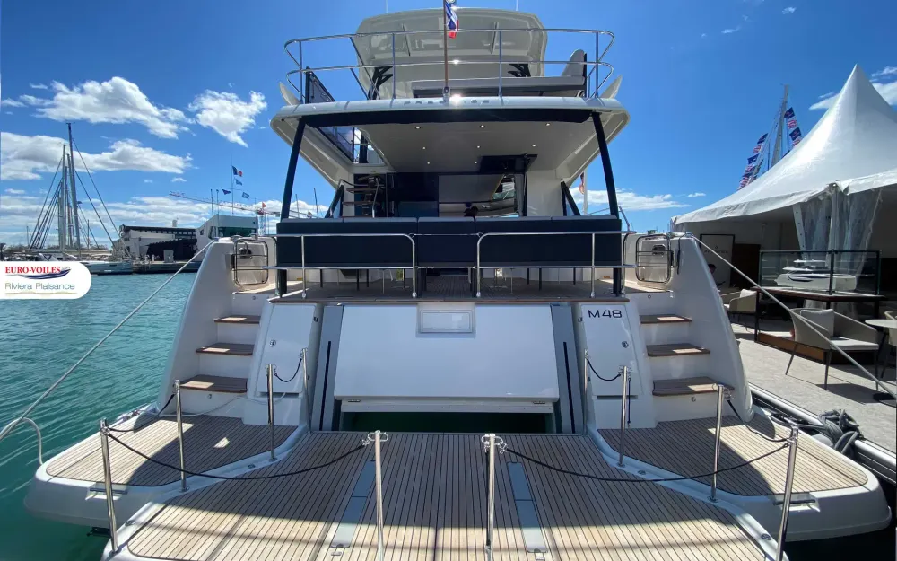 slider 1 Prestige Yachts M48