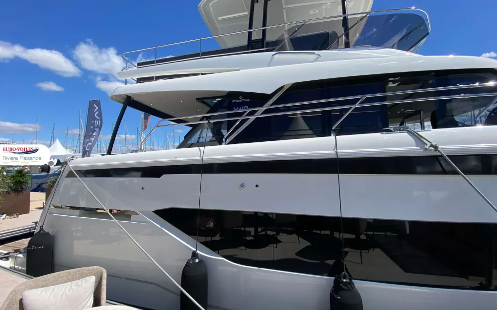 slider 2 Prestige Yachts M48