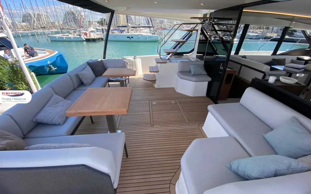 slider 4 Prestige Yachts M48
