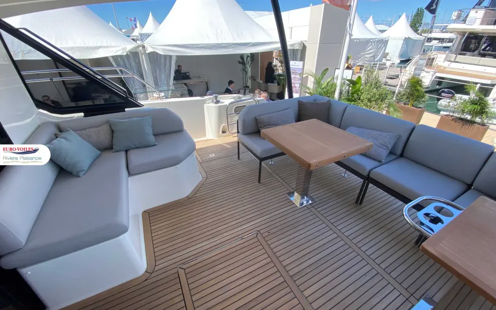 slider 5 Prestige Yachts M48