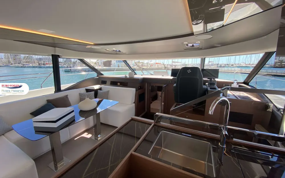 slider 7 Prestige Yachts M48
