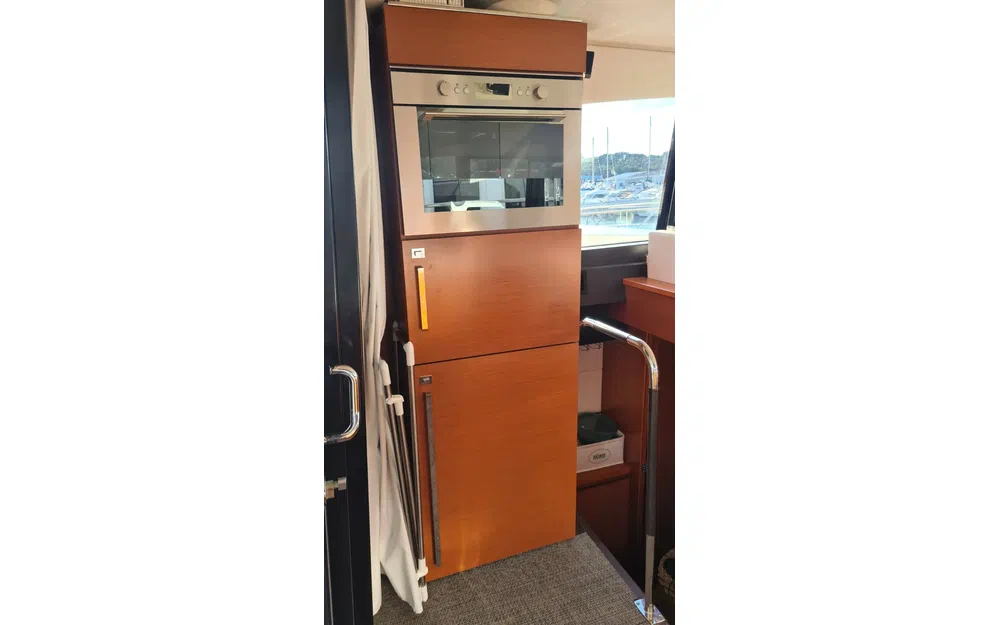 slider 10 Prestige Yachts 450 Fly