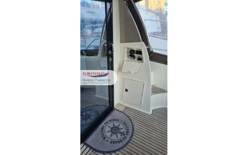 slider 5 Prestige Yachts 450 Fly