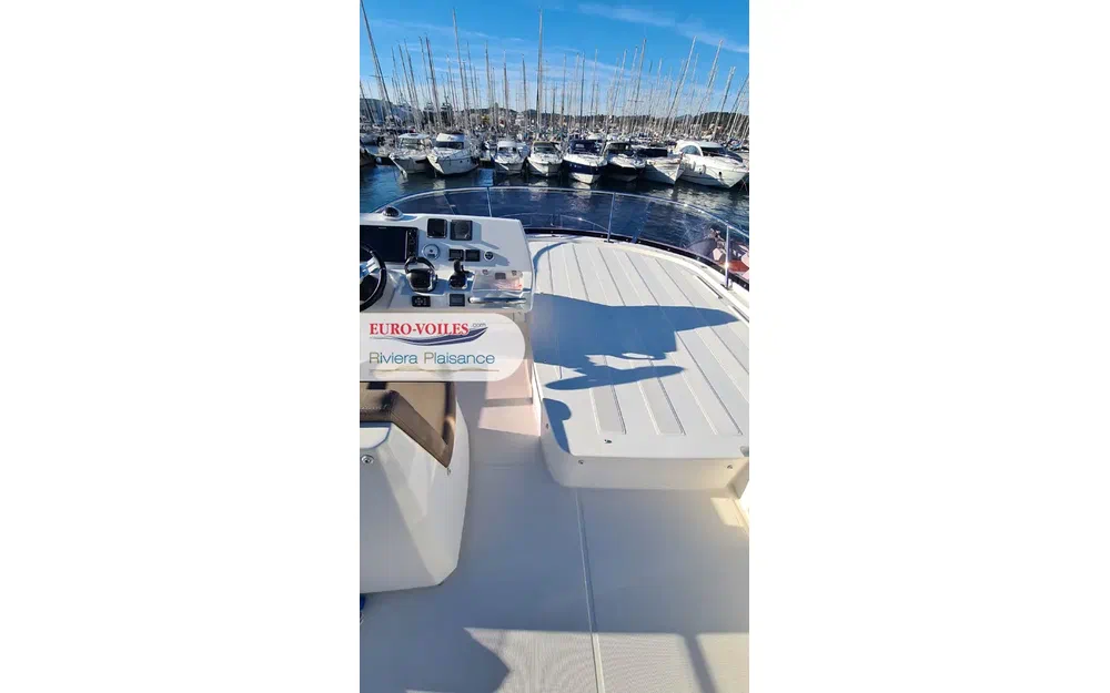 slider 6 Prestige Yachts 450 Fly