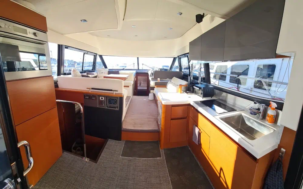 slider 8 Prestige Yachts 450 Fly