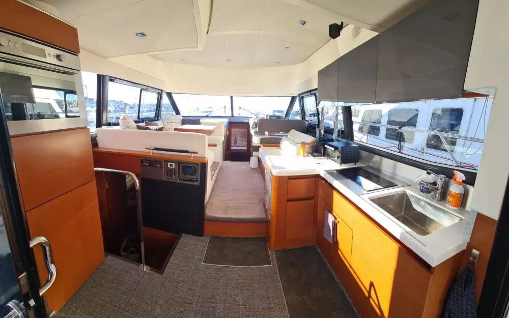 slider 8 Prestige Yachts Prestige 450 Fly