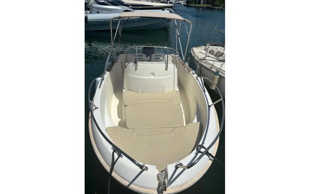 slider 2 Jeanneau Cap Camarat 545 Style