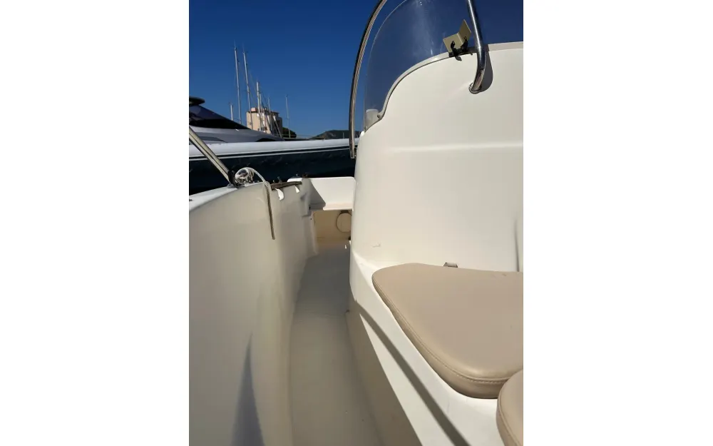 slider 6 Jeanneau Cap Camarat 545 Style
