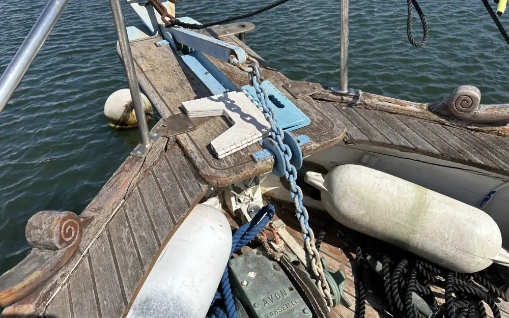 slider 14 Grand Banks  42 Europa