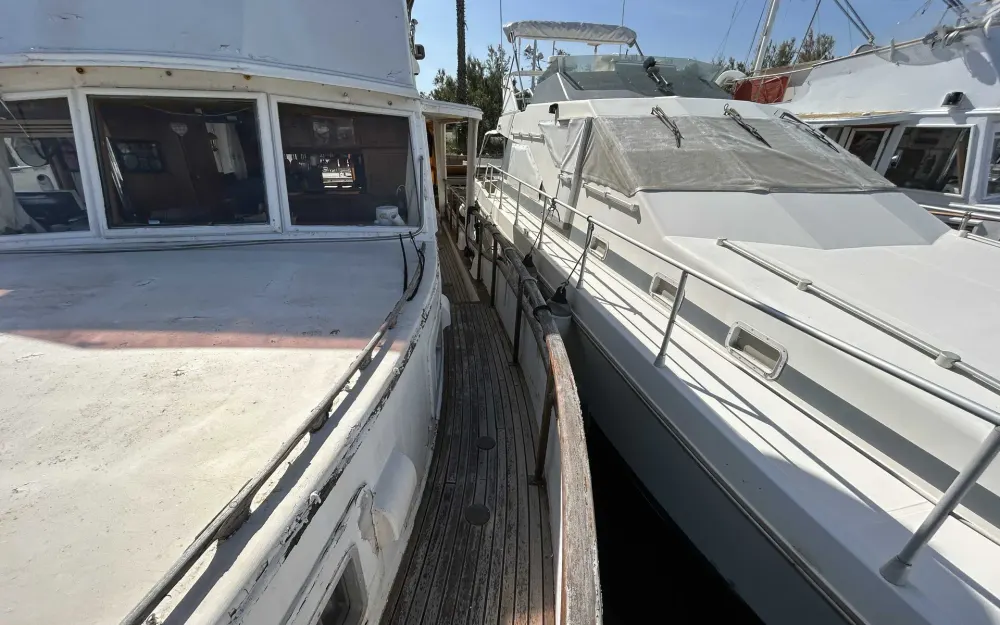 slider 15 Grand Banks  42 Europa