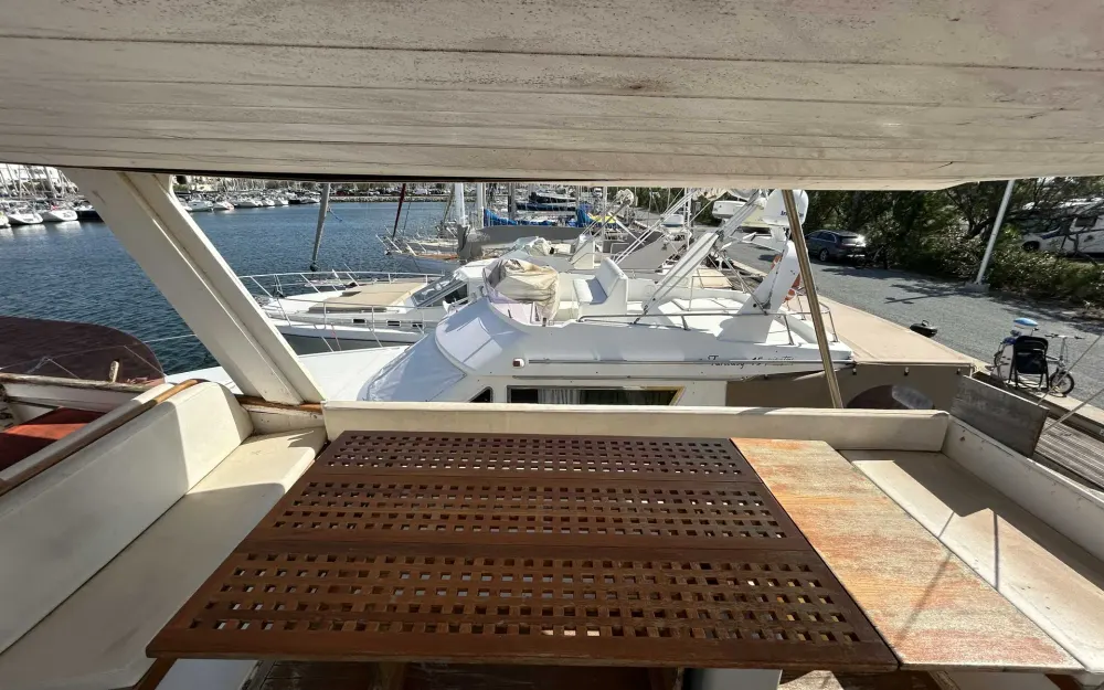 slider 19 Grand Banks  42 Europa