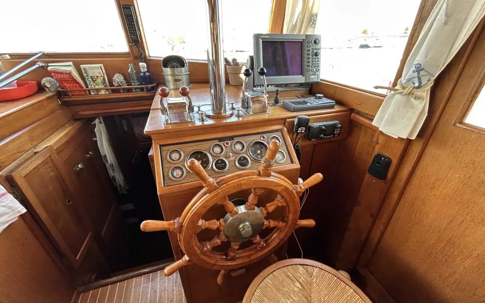 slider 6 Grand Banks  42 Europa