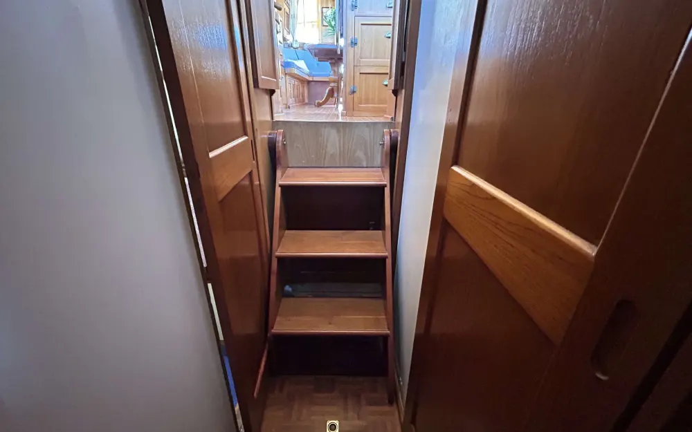 slider 8 Grand Banks  42 Europa