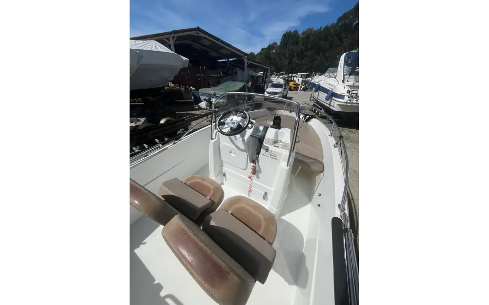 slider 8 Jeanneau Cap Camarat 4.7 CC