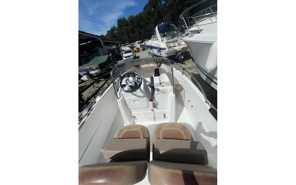 slider 7 Jeanneau Cap Camarat 4.7 CC