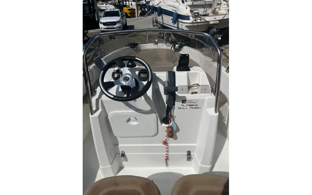 slider 9 Jeanneau Cap Camarat 4.7 CC
