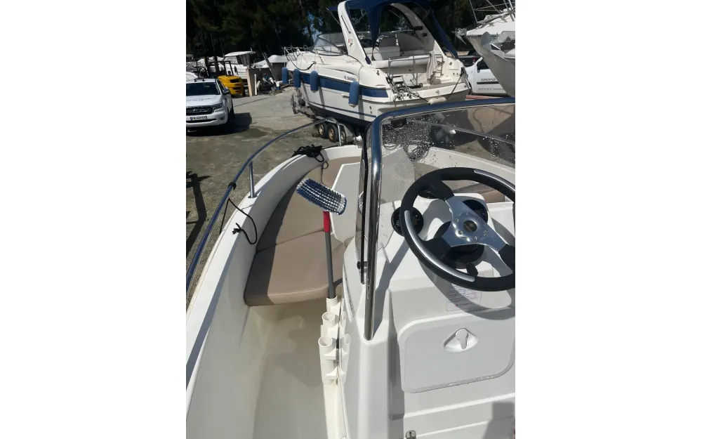 slider 17 Jeanneau Cap Camarat 4.7 CC