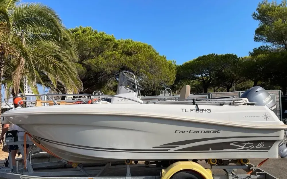 slider 1 Jeanneau Cap Camarat 4.7 CC