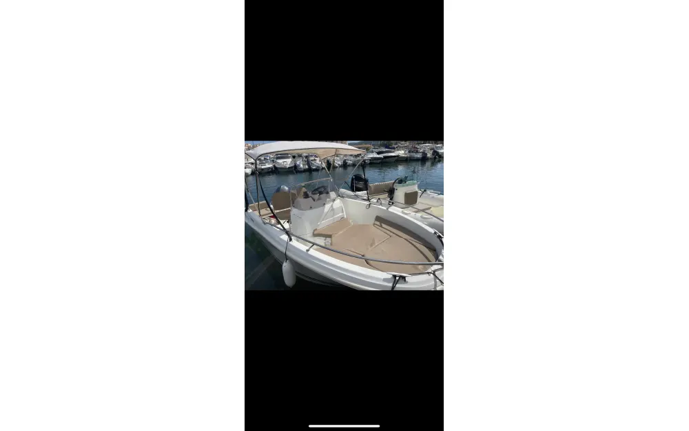 slider 2 Jeanneau Cap Camarat 4.7 CC