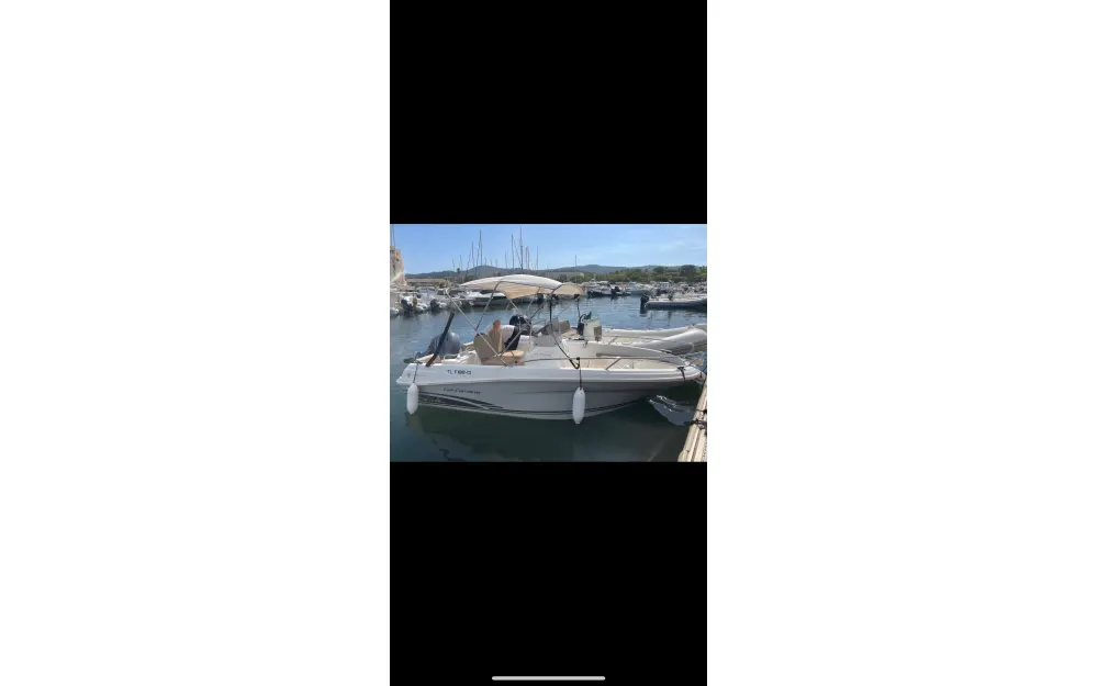 slider 3 Jeanneau Cap Camarat 4.7 CC