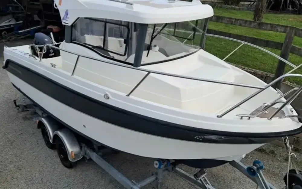 slider 3 Parker  660 Pilothouse