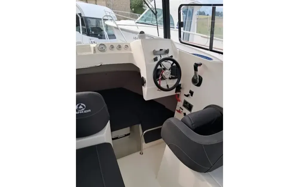 slider 5 Parker  660 Pilothouse