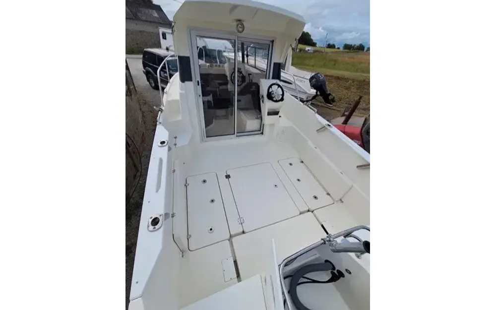 slider 7 Parker  660 Pilothouse