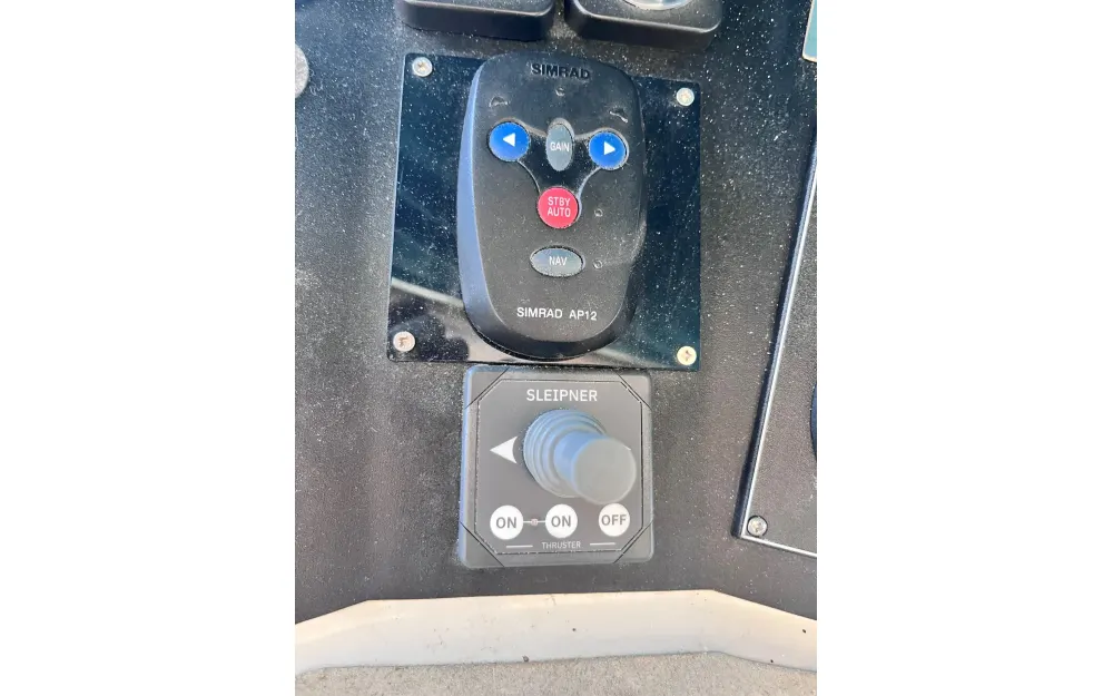 slider 14 Beneteau Antares 805